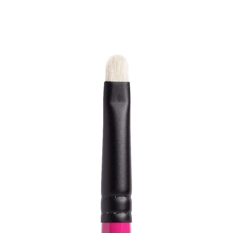 Whats Up Beauty - R111 Small Flat Shader Eyeshadow Brush